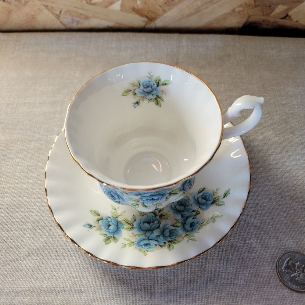 Royal Albert Blue Rose Teacup and Saucer(T8) - Picture 3 of 7